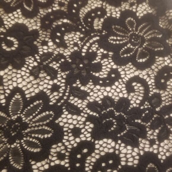 Iz Byer Mock Neck Sleeveless Flare Top Black Lace Overlay White Lining Sz Small - Picture 7 of 8